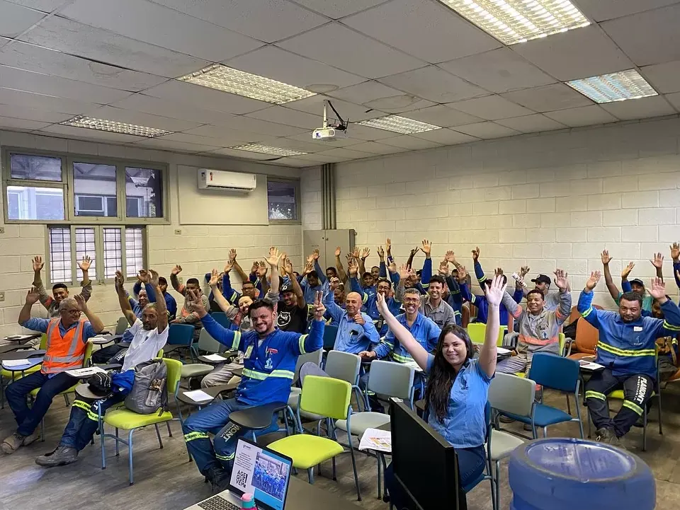 Turma participando de uma formação presencial da EDHEC